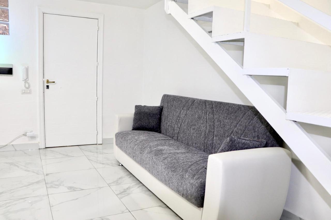 House Relax Apartment Centro Di Napoli Екстер'єр фото