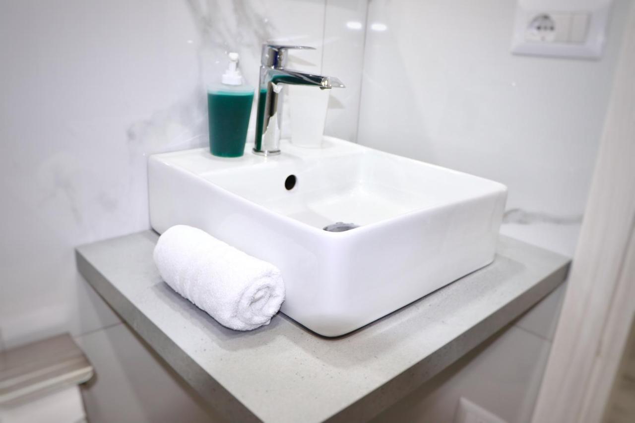 House Relax Apartment Centro Di Napoli Екстер'єр фото